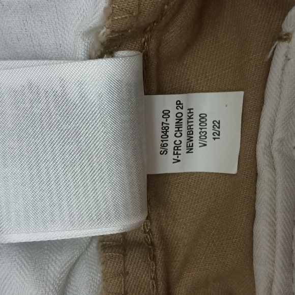 GAP 2 Pair of Boy's Straight-Fit Stretch Khaki Uniform Pants - Picture 8 of 10